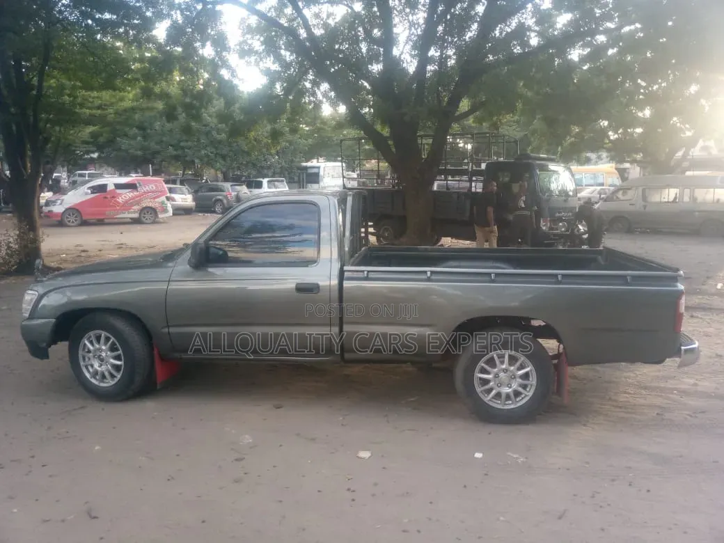 Toyota Hilux 1997 Gray