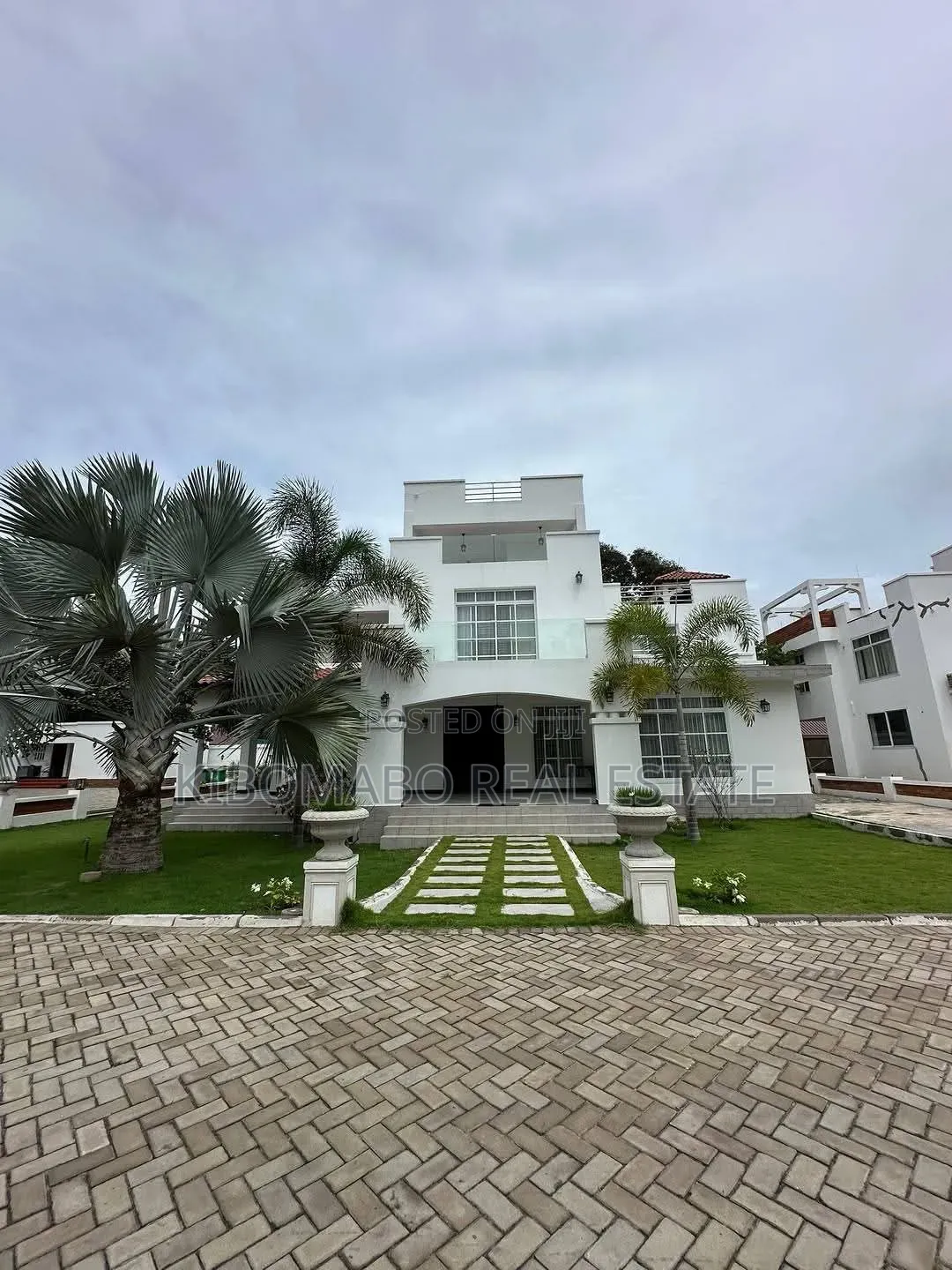 Furnished 4bdrm Villa in Masaki for rent