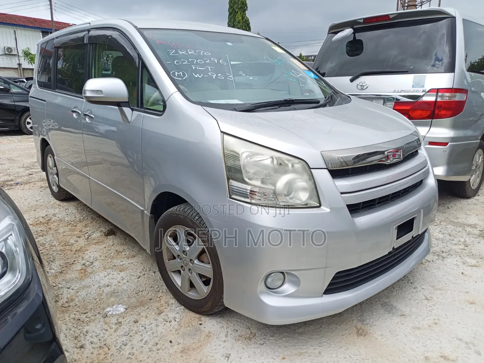 Toyota Noah 2010 Silver