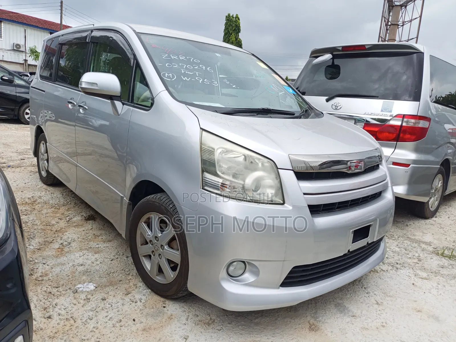 Toyota Noah 2010 Silver
