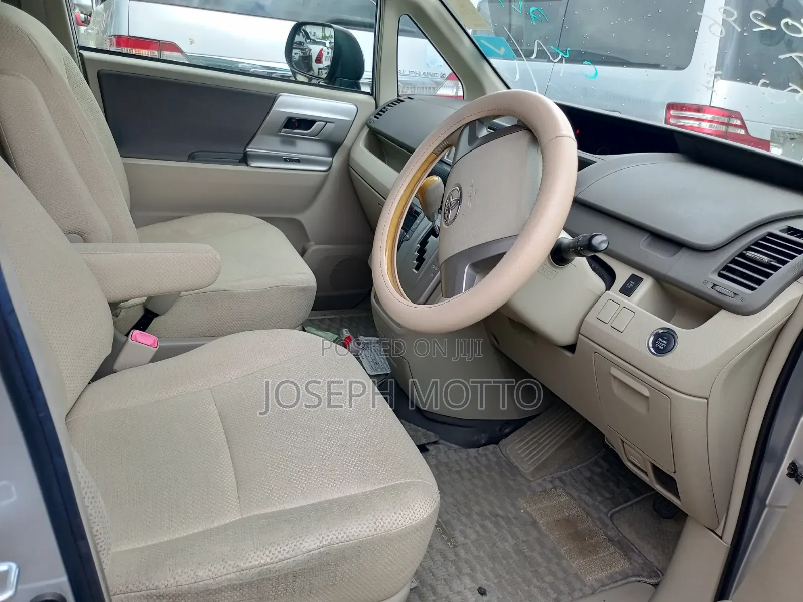 Toyota Noah 2010 Silver