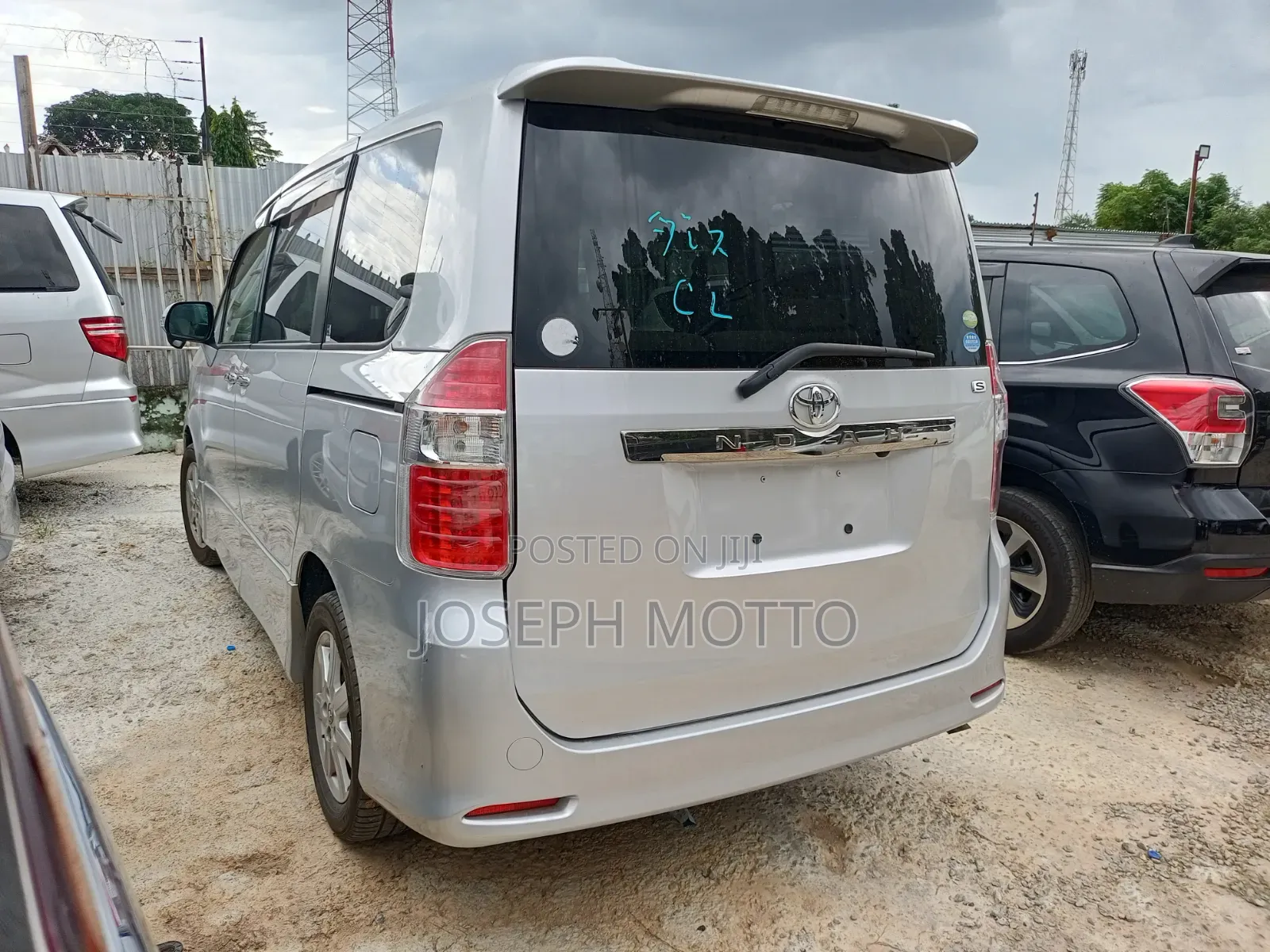 Toyota Noah 2010 Silver