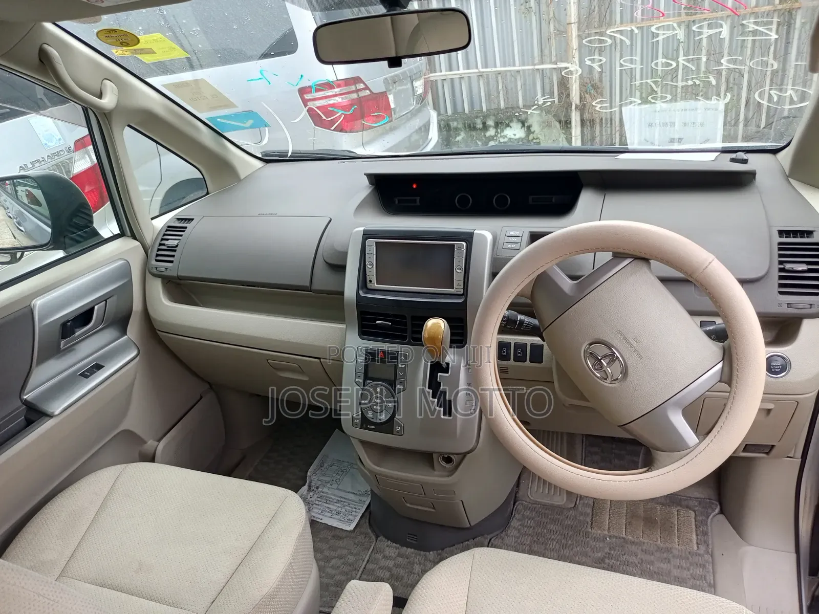 Toyota Noah 2010 Silver