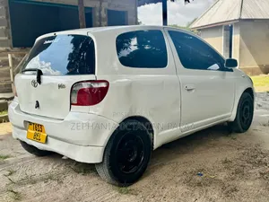 Toyota Vitz 2002 White
