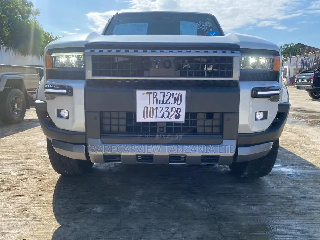 New Toyota Land Cruiser Prado 2.7 2024 White