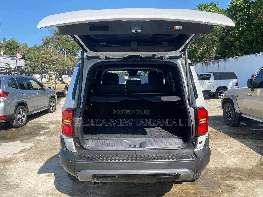 New Toyota Land Cruiser Prado 2.7 2024 White