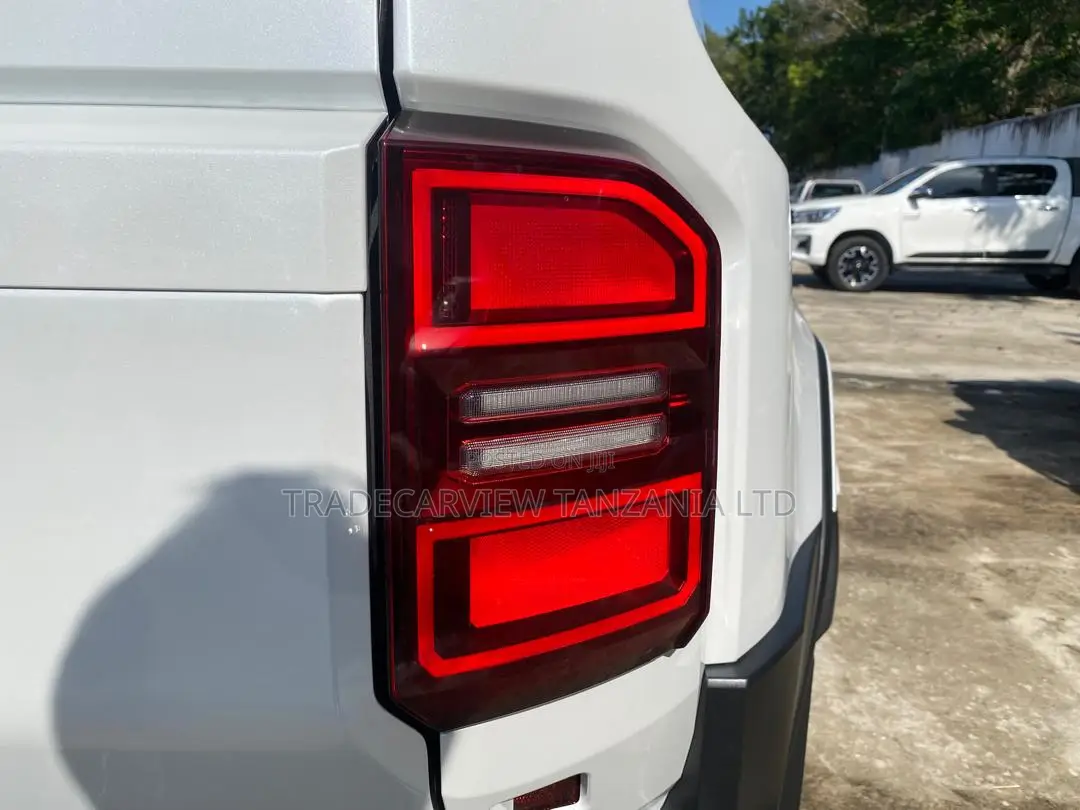 New Toyota Land Cruiser Prado 2.7 2024 White