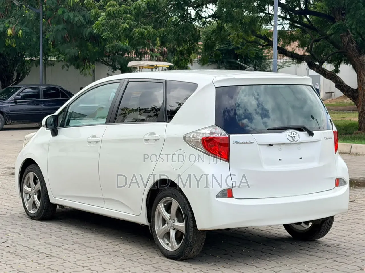 Toyota Ractis 2010 White