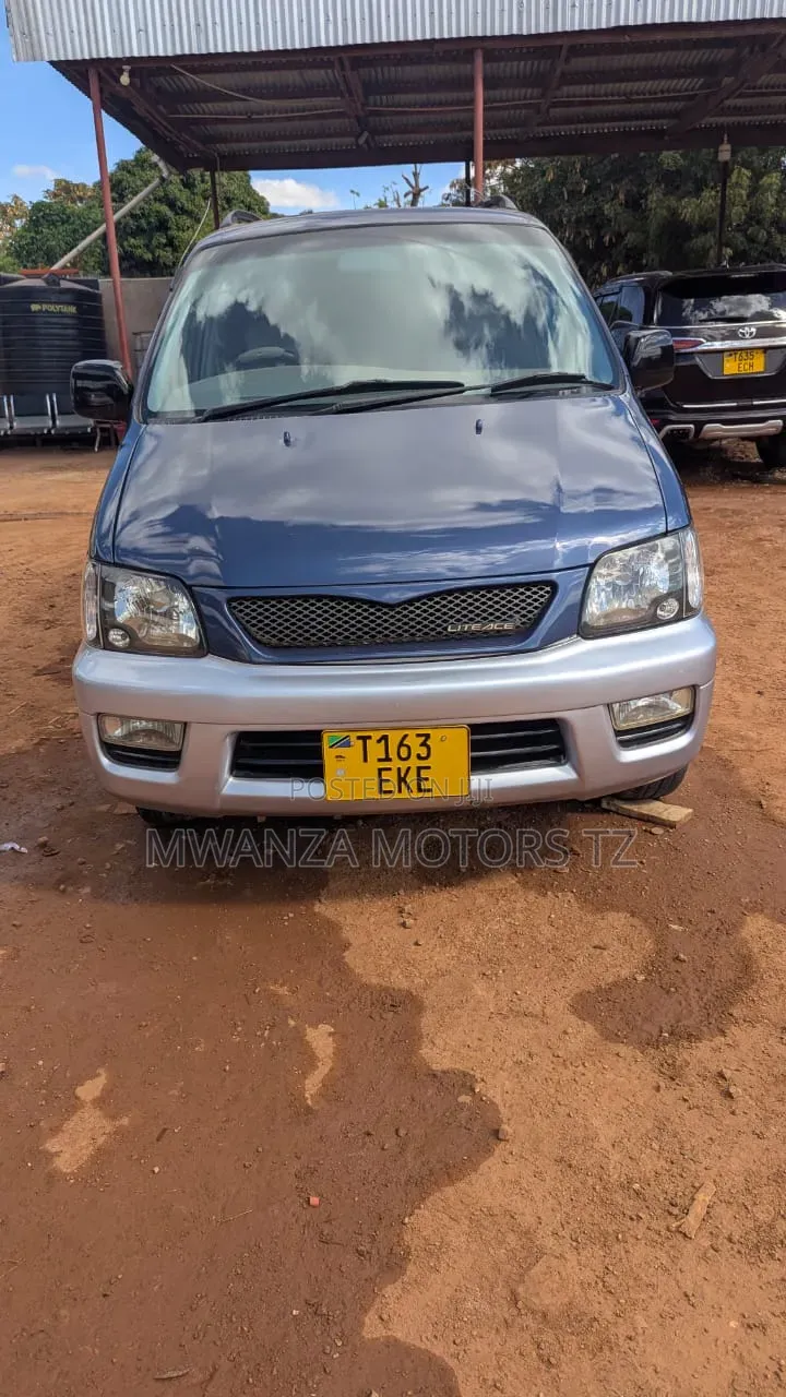 Toyota Noah 2001 Blue