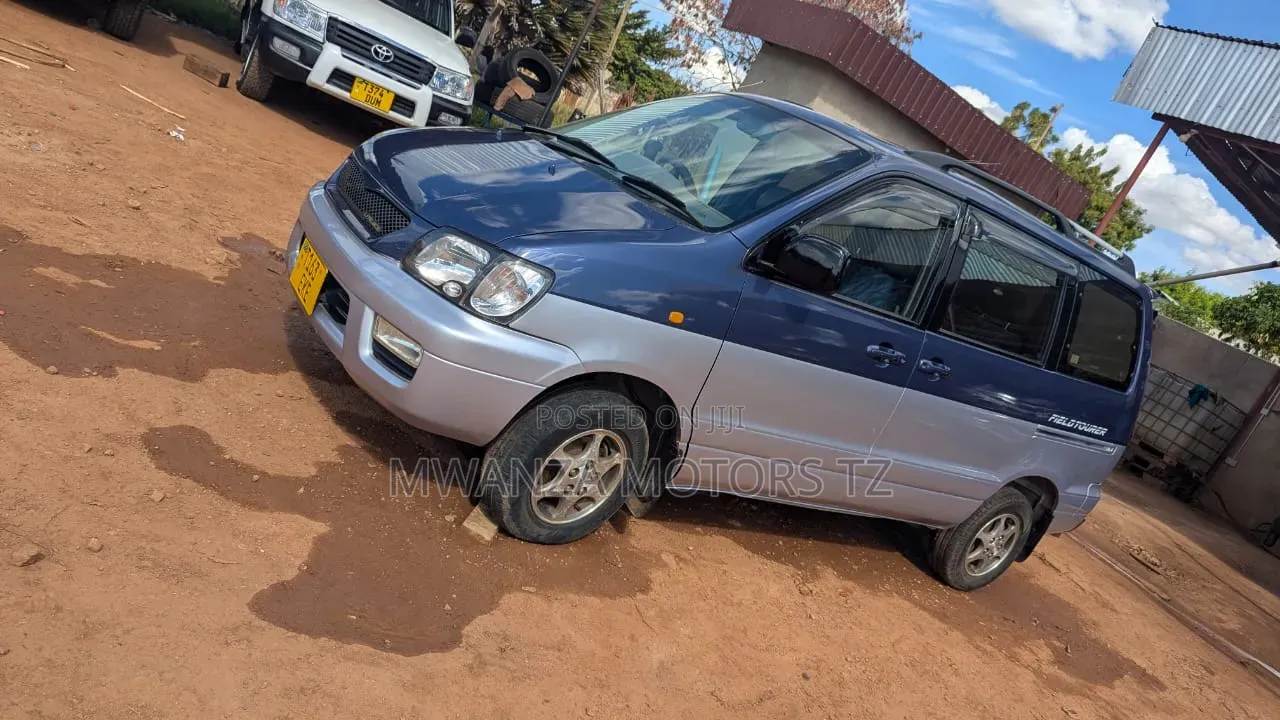 Toyota Noah 2001 Blue