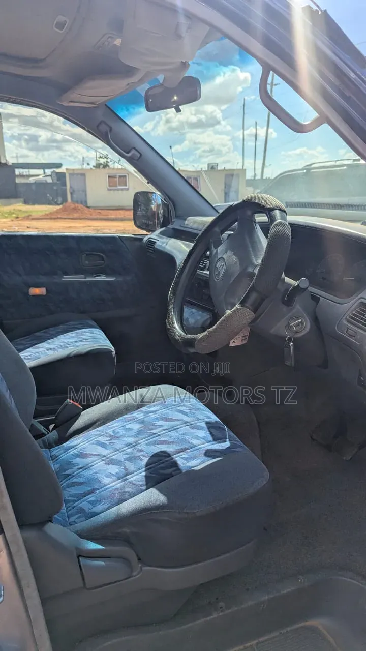 Toyota Noah 2001 Blue