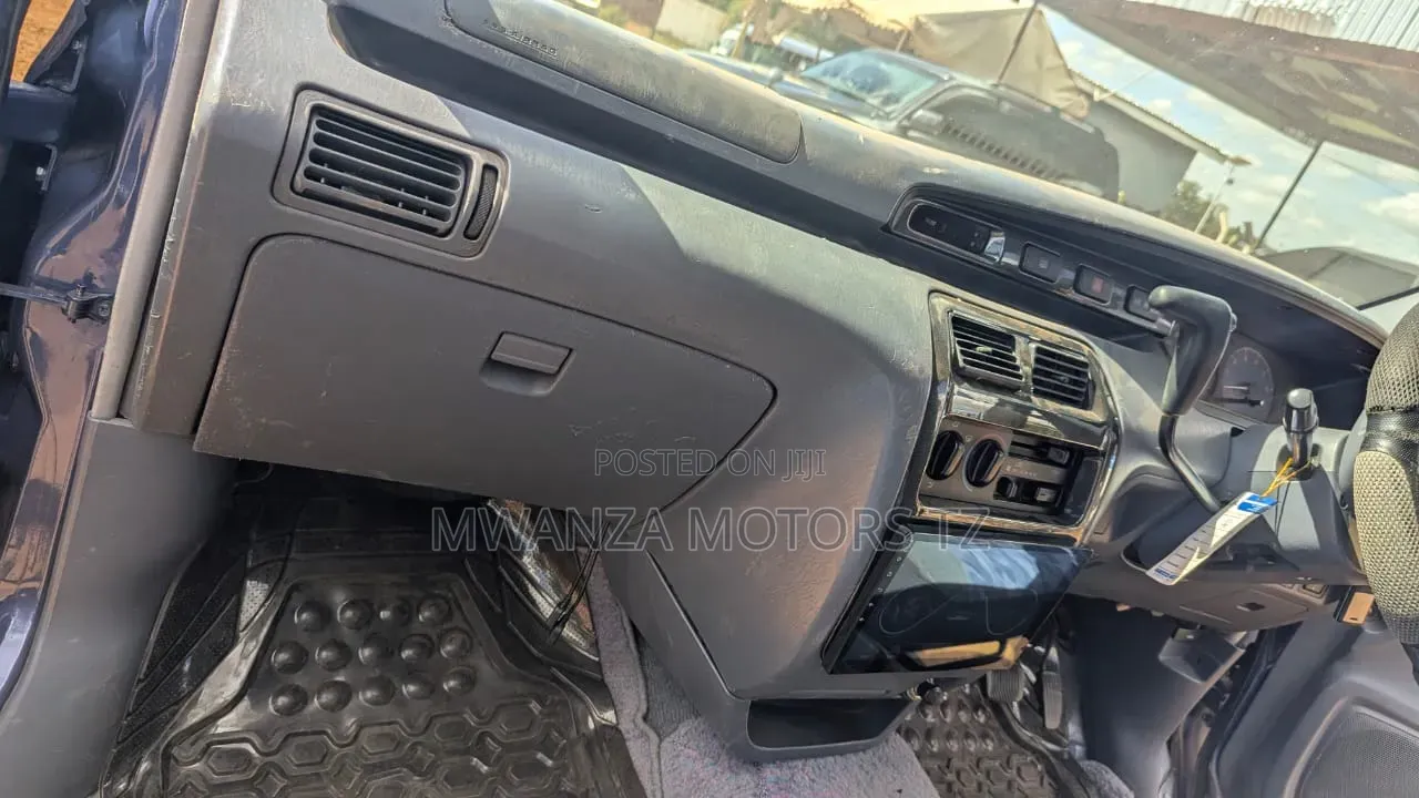 Toyota Noah 2001 Blue