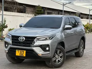 Toyota Fortuner 2022 Silver