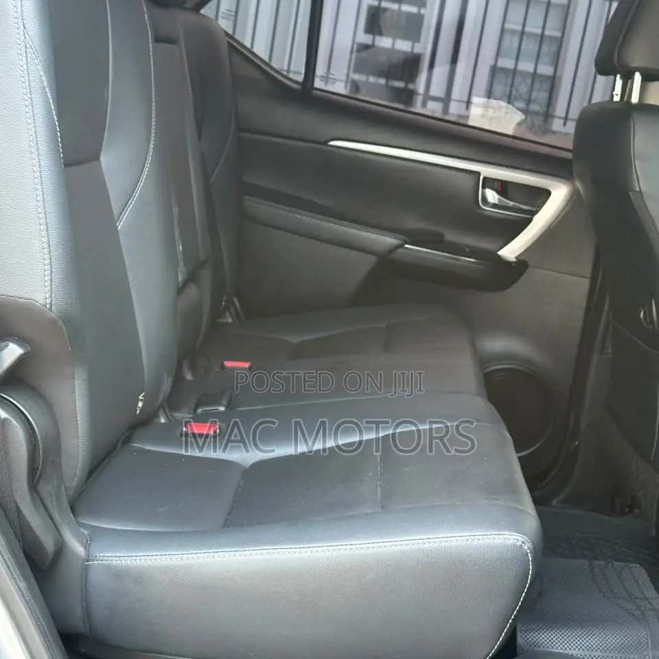 Toyota Fortuner 2022 Silver