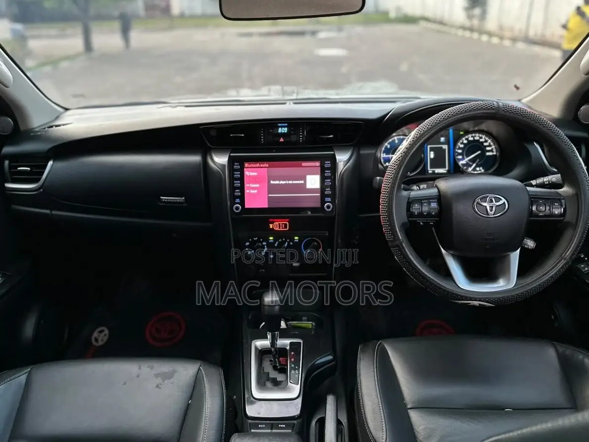 Toyota Fortuner 2022 Silver