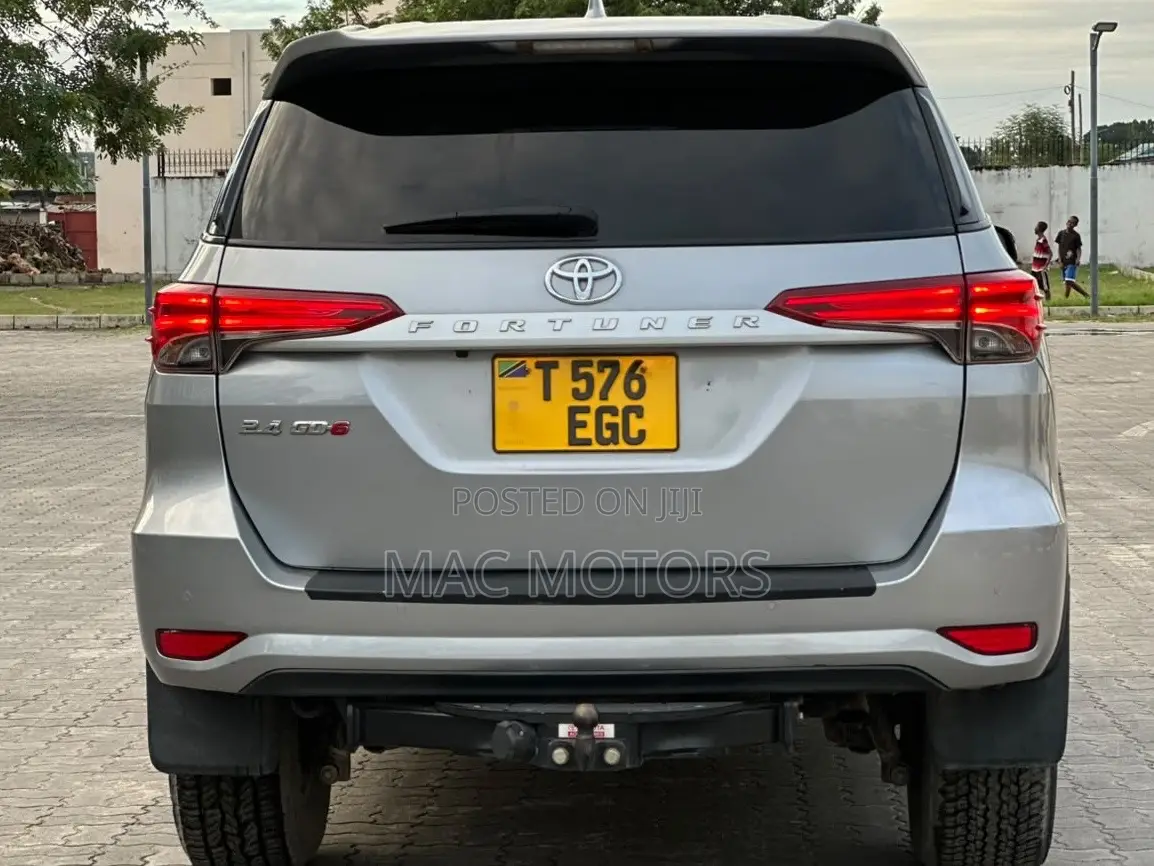 Toyota Fortuner 2022 Silver