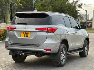 Toyota Fortuner 2022 Silver
