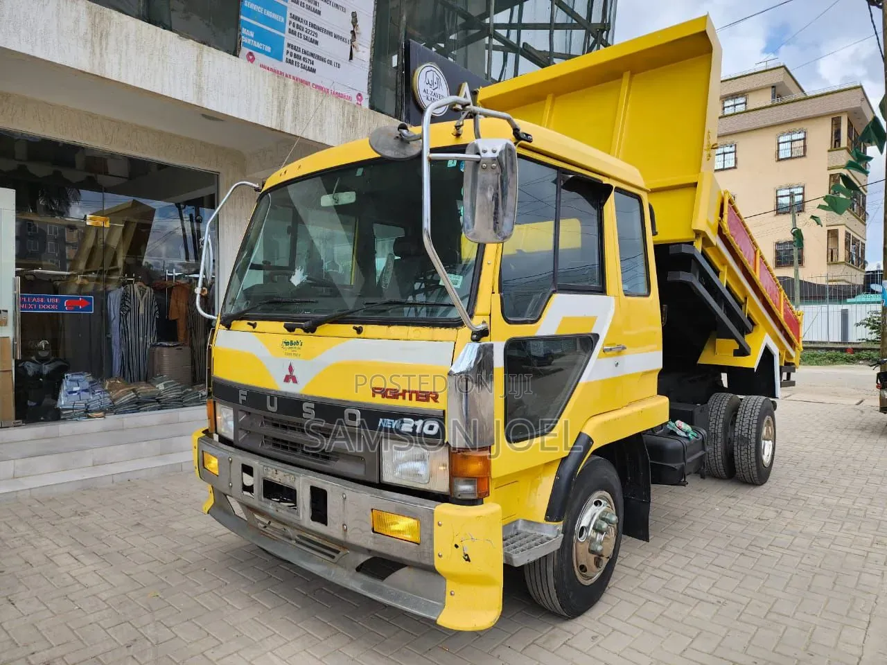 Mitsubishi Fuso 1995 Yellow
