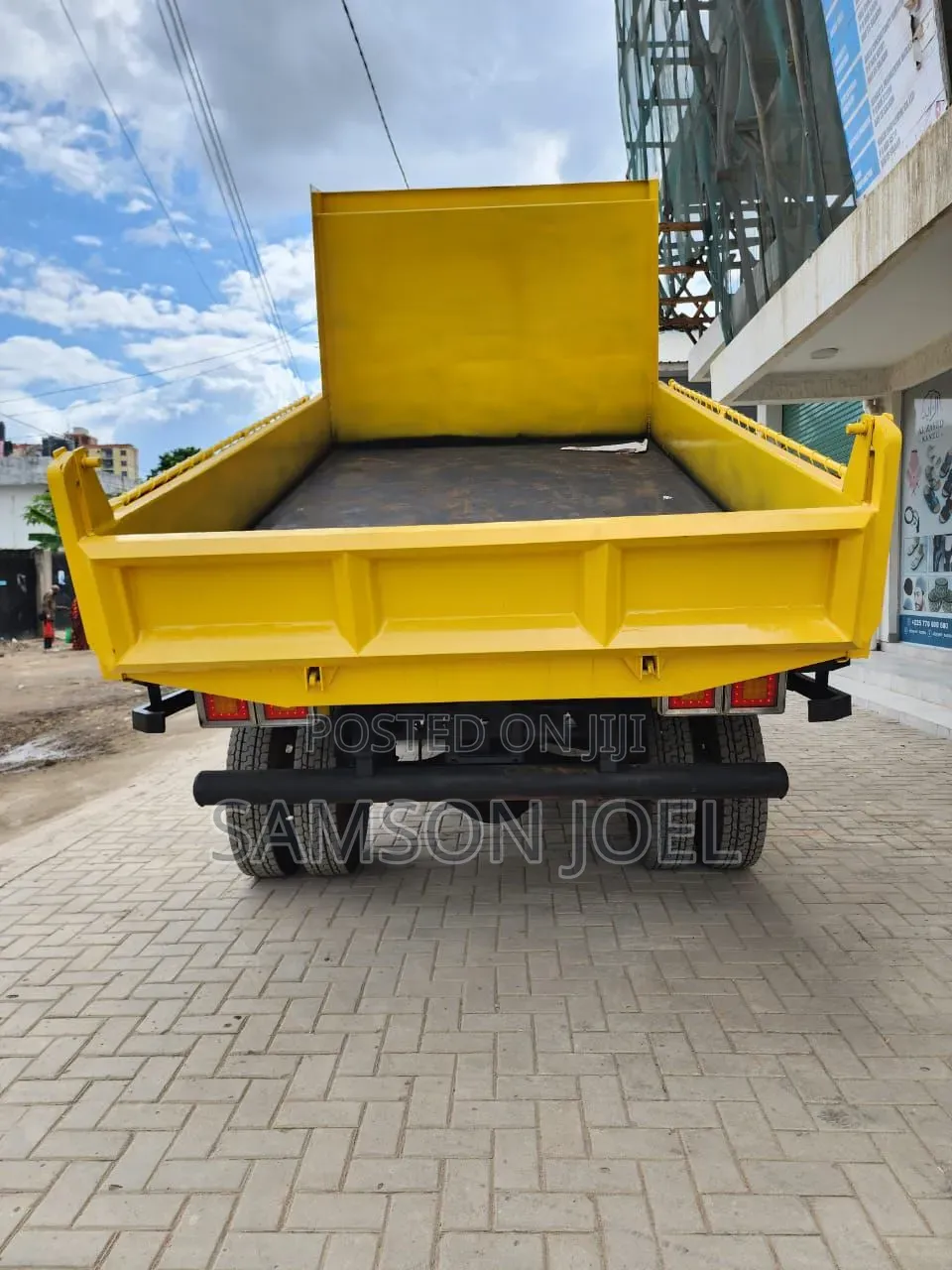 Mitsubishi Fuso 1995 Yellow