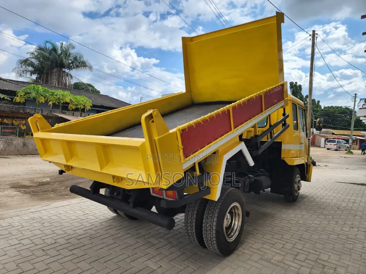 Mitsubishi Fuso 1995 Yellow