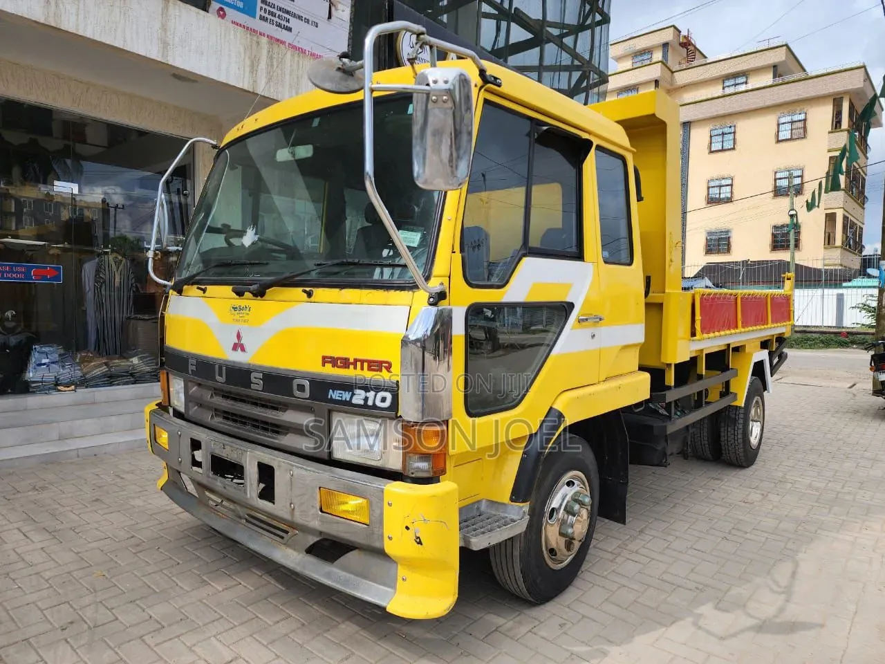Mitsubishi Fuso 1995 Yellow