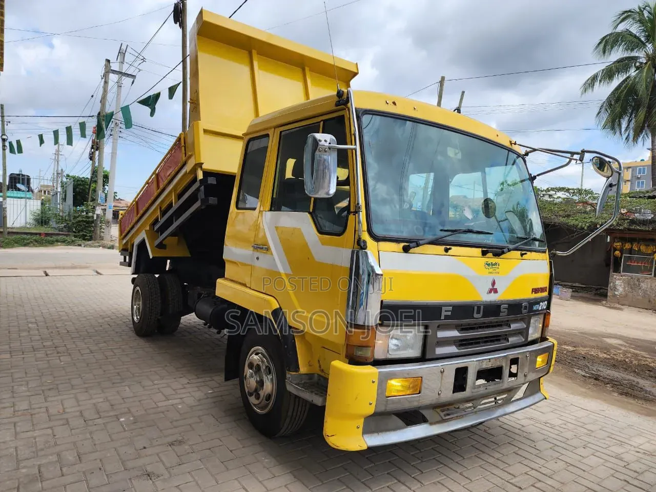 Mitsubishi Fuso 1995 Yellow