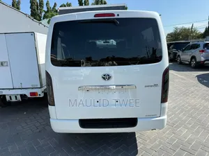 Toyota HiAce 2011 Silver