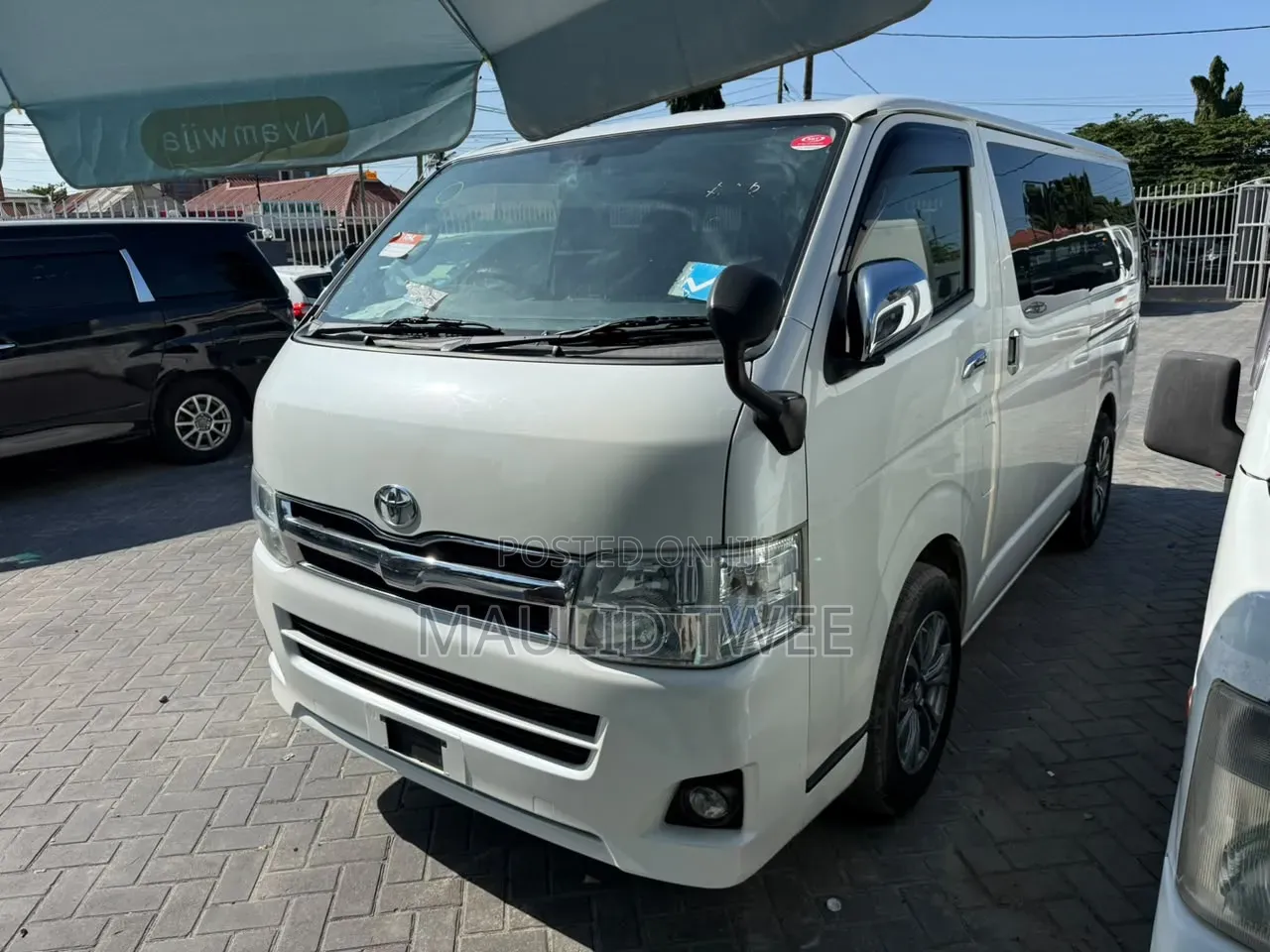 Toyota HiAce 2011 Silver