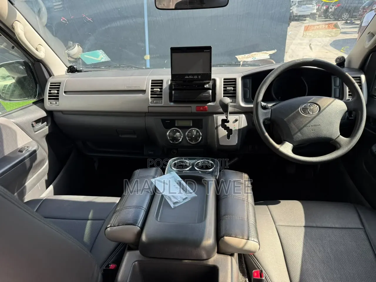 Toyota HiAce 2011 Silver