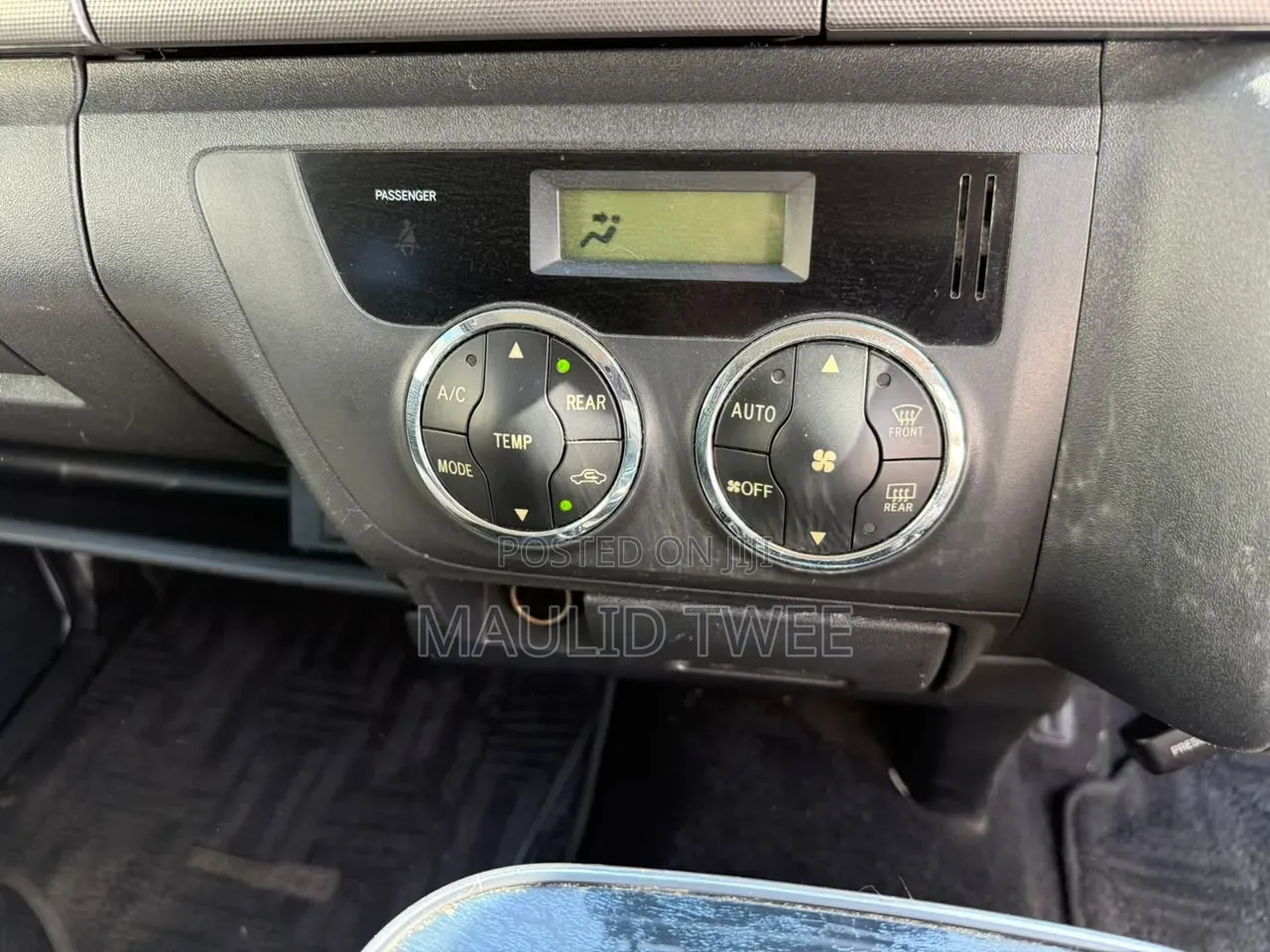 Toyota HiAce 2011 Silver