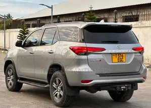 Toyota Fortuner 2020 Silver