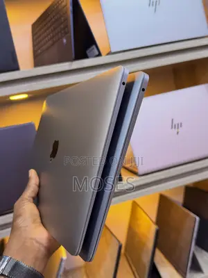 New Laptop Apple MacBook Pro 2020 M1 16GB Intel Core i5 SSD 256GB