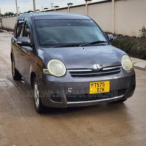 Toyota Sienta 2006 Silver