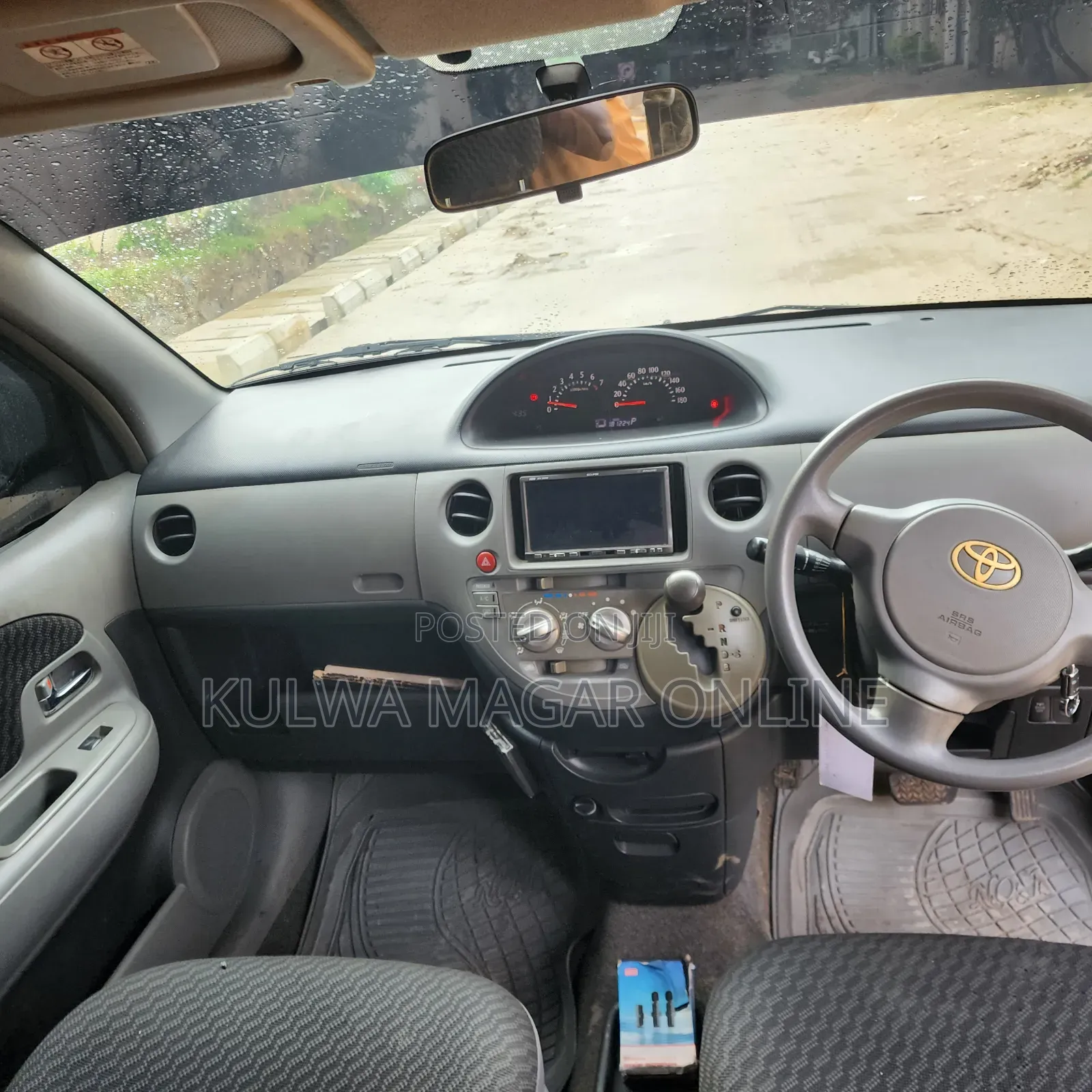 Toyota Sienta 2006 Silver