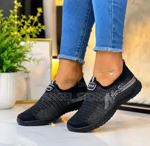 Raba Kali Ya Jinsia Zote . Comfortable Casual Wear Closed Shoe