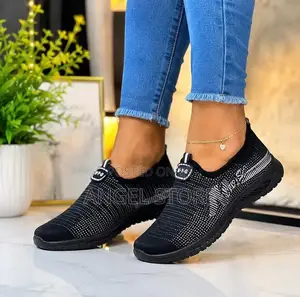 Raba Kali Ya Jinsia Zote . Comfortable Casual Wear Closed Shoe