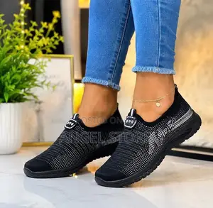 Raba Kali Ya Jinsia Zote . Comfortable Casual Wear Closed Shoe