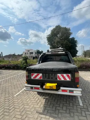 Toyota Hilux 2003 Black