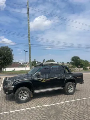 Toyota Hilux 2003 Black