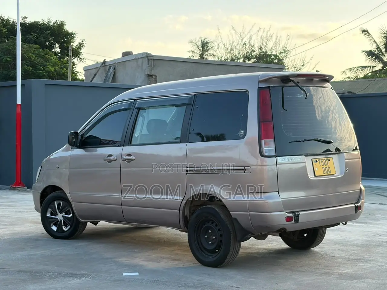 Toyota Noah 2003 Beige