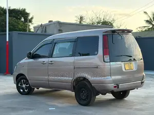 Toyota Noah 2003 Beige