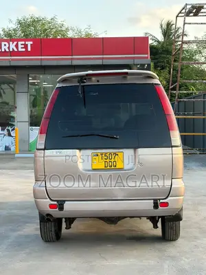 Toyota Noah 2003 Beige
