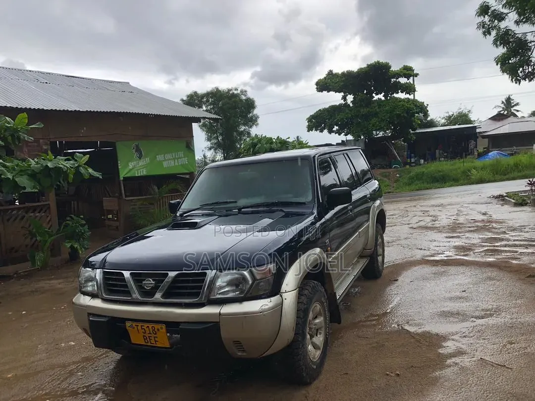 Nissan Patrol 2003 Black