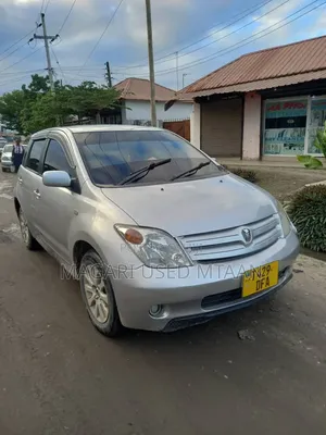 Toyota IST 2004 Silver
