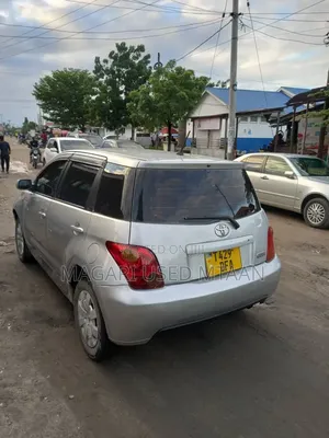 Toyota IST 2004 Silver