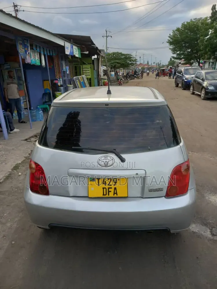 Toyota IST 2004 Silver