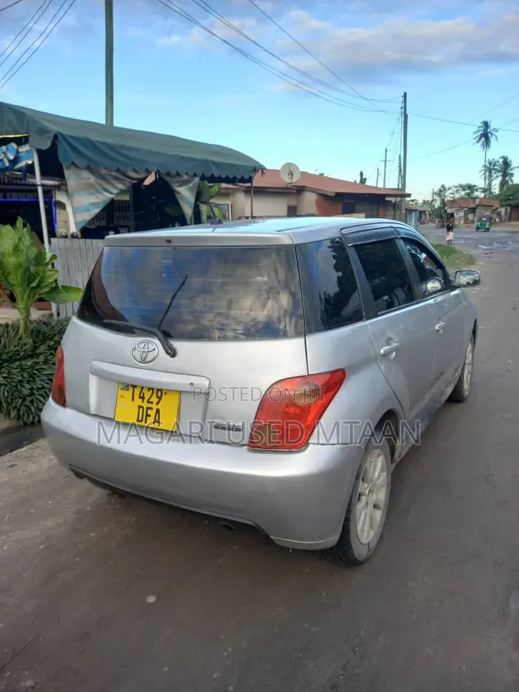 Toyota IST 2004 Silver