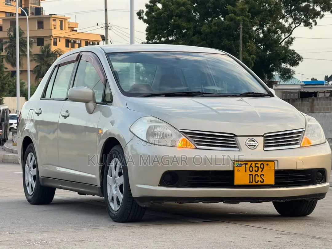 Nissan Tiida 2007 Silver