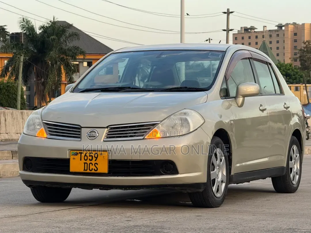 Nissan Tiida 2007 Silver