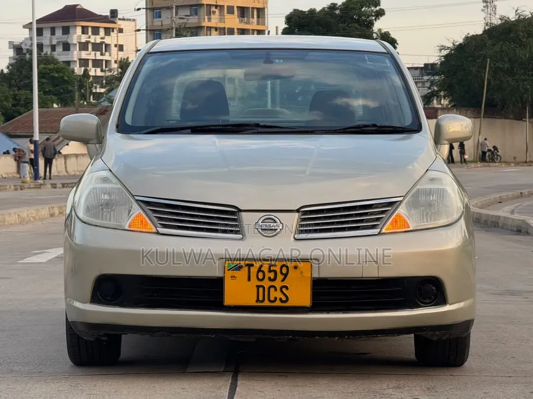 Nissan Tiida 2007 Silver